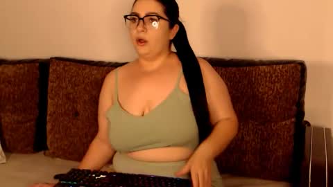 Snapshot of sensualmonique chatting on September 28, 8:36 pm SensualMonique online show from September 28, 8:36 pm