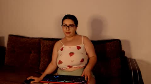 Snapshot of sensualmonique chatting on September 20, 11:03 pm SensualMonique online show from September 20, 11:03 pm