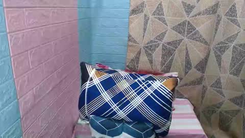 SensuousLips online show from December 18, 2:33 pm