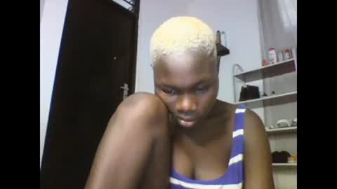 Snapshot of sexqueen02 chatting on March 3, 7:15 am sexqueen02 online show from March 3, 7:15 am