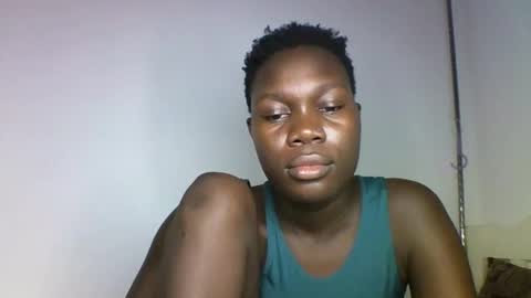 Snapshot of sexqueen02 chatting on December 28, 9:51 pm sexqueen02 online show from December 28, 9:51 pm