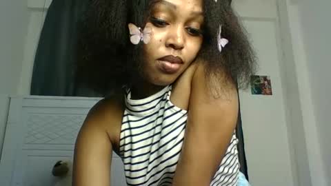 Snapshot of sexttiana_ebony chatting on October 29, 11:14 am sexttiana_ebony online show from October 29, 11:14 am
