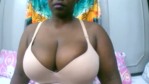 sexxi_ebony online show from November 11, 11:57 pm