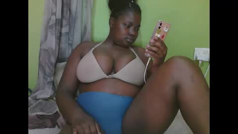 Snapshot of sexy_divana chatting on February 8, 4:35 pm sexy_divana online show from February 8, 4:35 pm