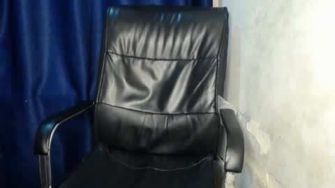 Snapshot of sexy_musclegirl chatting on October 20, 3:37 pm ALINA online show from October 20, 3:37 pm