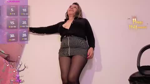 Snapshot of sexy_natasha_big_ass chatting on October 22, 2:00 pm miss natasha online show from October 22, 2:00 pm