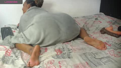 Jhoana online show from December 13, 2:21 am