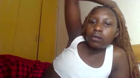 Snapshot of sexy_queenebony chatting on October 16, 1:30 am sexy_queenebony online show from October 16, 1:30 am