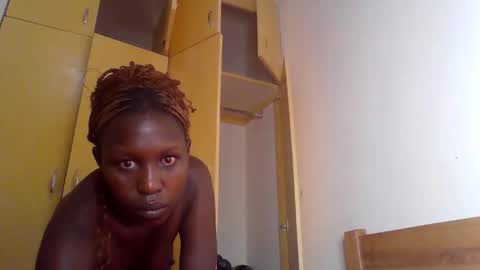 Snapshot of sexy_queenebony chatting on October 17, 3:32 am sexy_queenebony online show from October 17, 3:32 am