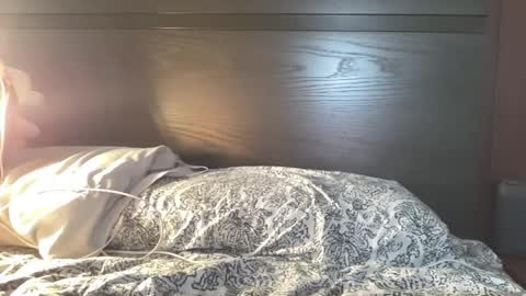 Alice Skay online show from February 7, 7:18 pm