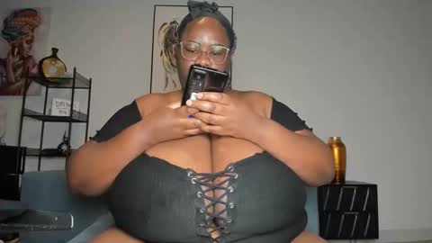 sexyblackhugetits online show from November 17, 1:01 pm
