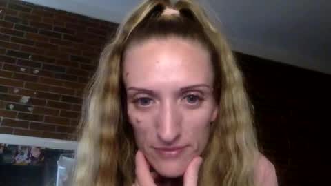 Snapshot of sexycanilla91 chatting on December 2, 7:10 am KendalLove317 online show from December 2, 7:10 am