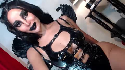 Queen Sofia online show from January 10, 3:39 am