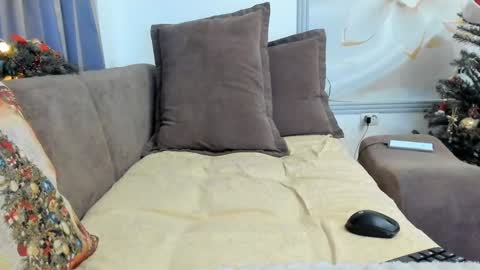 Snapshot of sexynicol69 chatting on December 25, 6:20 am Delia online show from December 25, 6:20 am