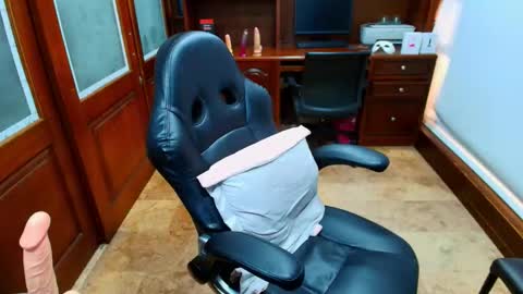 R A C H E L online show from December 3, 1:57 pm