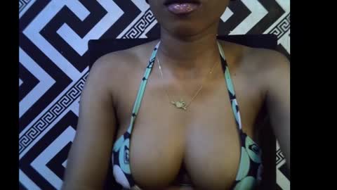 Snapshot of sezy_petite chatting on October 21, 9:24 am Wealth online show from October 21, 9:24 am