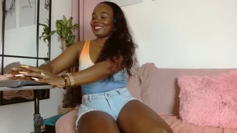 Snapshot of shaira___ chatting on February 1, 12:51 am Shaira online show from February 1, 12:51 am