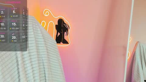 Vivian online show from December 14, 8:03 pm