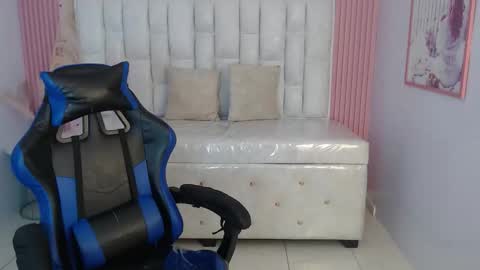 Shalon  online show from October 31, 4:11 pm