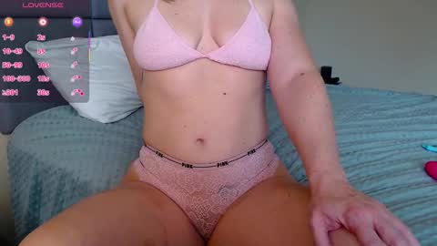 Shalynn online show from October 14, 6:10 pm