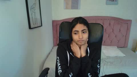 shanelle online show from December 18, 3:22 am