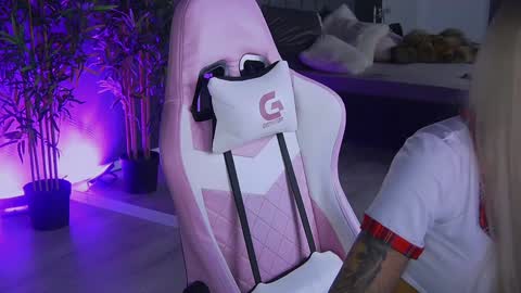 shayblonde online show from December 11, 8:07 pm