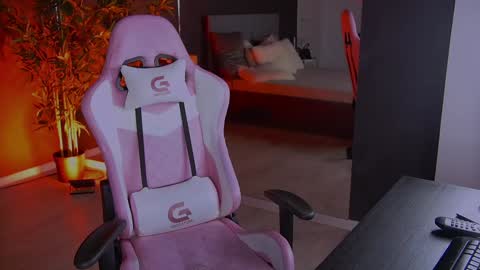 shayblonde online show from January 3, 9:05 pm