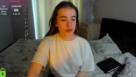 Snapshot of shelyymoon chatting on September 13, 1:41 pm ShelyMoon online show from September 13, 1:41 pm