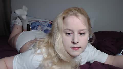 Snapshot of sherlystero chatting on February 16, 5:04 am sher  online show from February 16, 5:04 am
