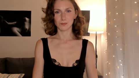 shesleepsnaked online show from March 15, 5:15 pm