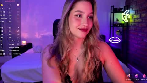 Snapshot of shy_bee chatting on October 23, 11:44 pm Alice online show from October 23, 11:44 pm