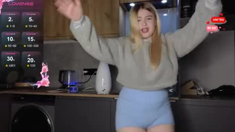 Molly online show from February 3, 6:01 pm