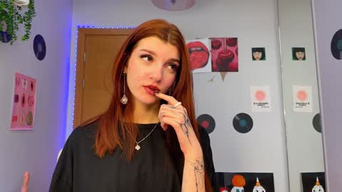 Snapshot of shybella_girl chatting on December 12, 7:52 am Bella online show from December 12, 7:52 am