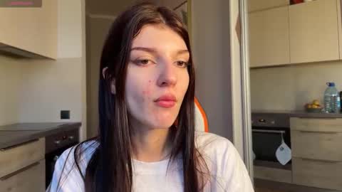 Snapshot of shybella_girl chatting on October 25, 6:54 am Bella online show from October 25, 6:54 am