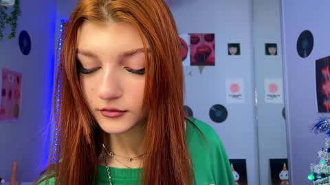 Snapshot of shybella_girl chatting on December 17, 6:45 am Bella online show from December 17, 6:45 am