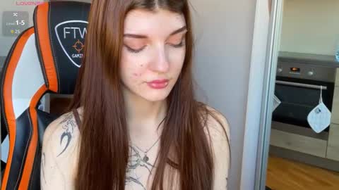 Snapshot of shybella_girl chatting on October 17, 8:39 am Bella online show from October 17, 8:39 am