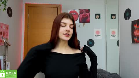 Snapshot of shybella_girl chatting on January 20, 8:41 am Bella online show from January 20, 8:41 am