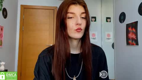 Snapshot of shybella_girl chatting on February 19, 9:06 am Bella online show from February 19, 9:06 am