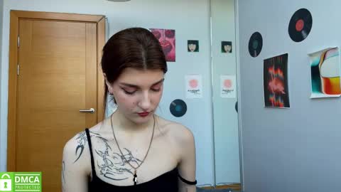 Snapshot of shybella_girl chatting on February 14, 7:49 am Bella online show from February 14, 7:49 am