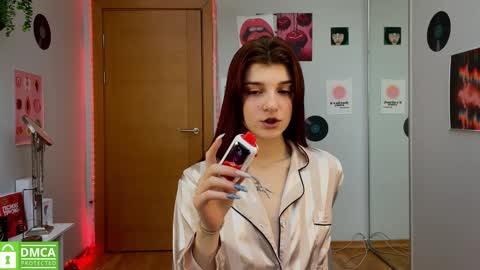 Snapshot of shybella_girl chatting on January 22, 7:46 am Bella online show from January 22, 7:46 am