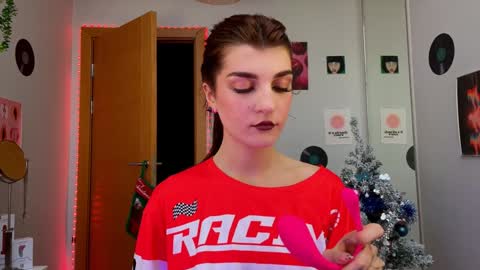 Snapshot of shybella_girl chatting on January 8, 7:24 am Bella online show from January 8, 7:24 am