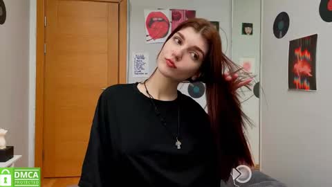 Snapshot of shybella_girl chatting on February 20, 8:28 am Bella online show from February 20, 8:28 am