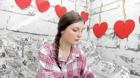 Snapshot of shyly_lisa chatting on September 30, 1:33 am shyly_lisa online show from September 30, 1:33 am