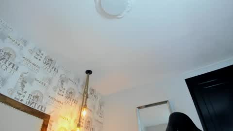 S I E N N A  online show from April 15, 7:58 pm