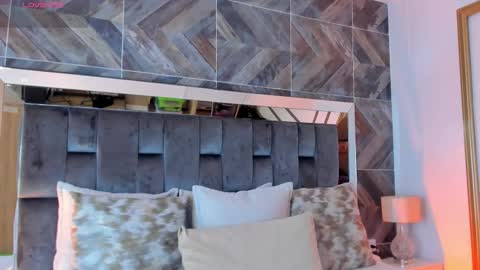    online show from November 4, 11:32 pm