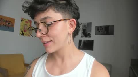 Snapshot of simone_4201 chatting on February 11, 6:44 pm Sim. online show from February 11, 6:44 pm