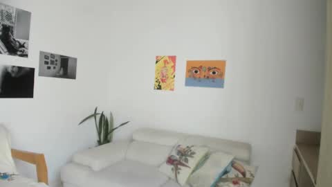 Snapshot of simone_4201 chatting on December 9, 6:46 pm Sim. online show from December 9, 6:46 pm