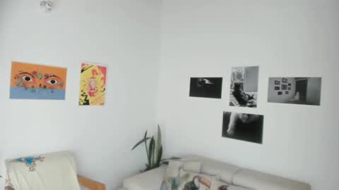 Snapshot of simone_4201 chatting on January 10, 8:15 pm Sim. online show from January 10, 8:15 pm