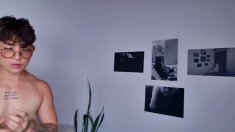 Snapshot of simone_4201 chatting on September 16, 2:25 pm Sim. online show from September 16, 2:25 pm