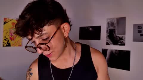 Snapshot of simone_4201 chatting on February 28, 8:28 pm Sim. online show from February 28, 8:28 pm